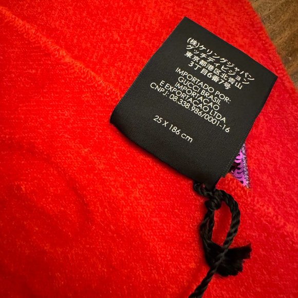 GUCCI RED SEQUIN "GUCCY" SCARF - Picture 9 of 11